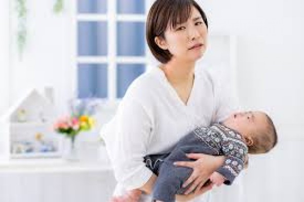 ギックリ腰と子育て：子供を持ち上げる正しい方法